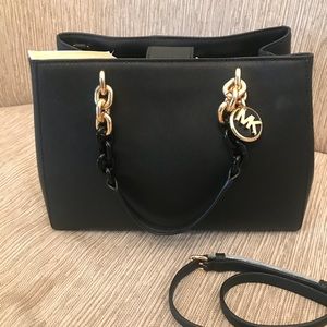 Hand bag with strap